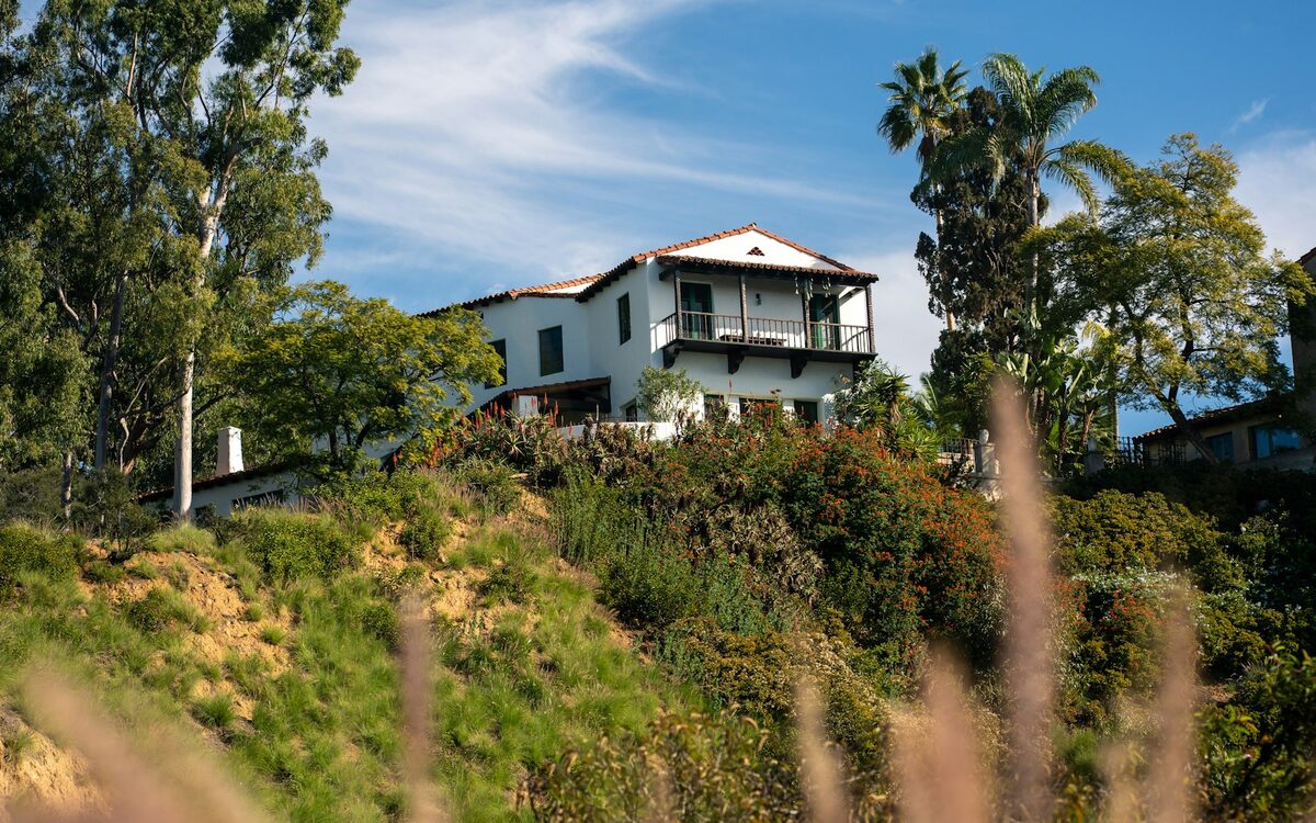 Hillside residence on a larger lot in San Rafael